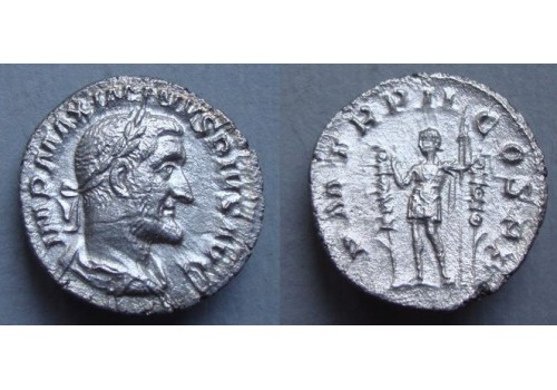 Maximinus I - two standards (D20111)