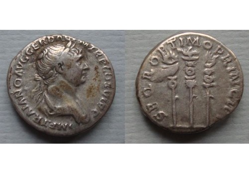 Trajanus - Aquila tussen twee standaards! (N2048)