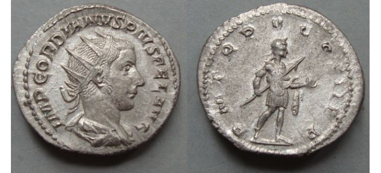 Gordianus III -  Keizer met Globus (o2067)