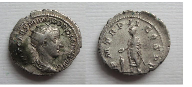 Gordianus III - Offerende keizer in toga (D2129)