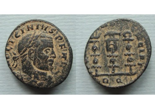 Licinius - legioensadelaar tussen twee standaarden (JUL2006)