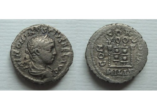 Elagabalus -  standaards met legioenadelaars schaars  (AU2127)