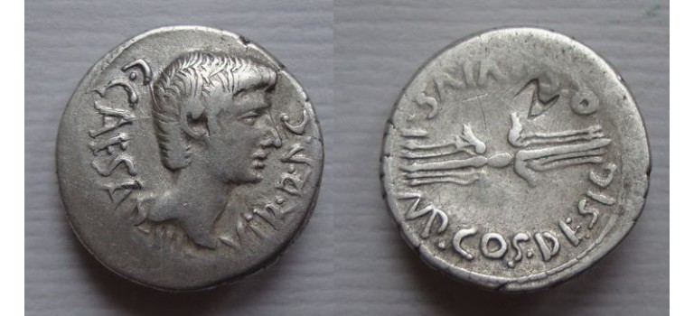 Augustus - denarius WINGED THUNDERBOLT Triumvir serie ZELDZAAM (N2159)