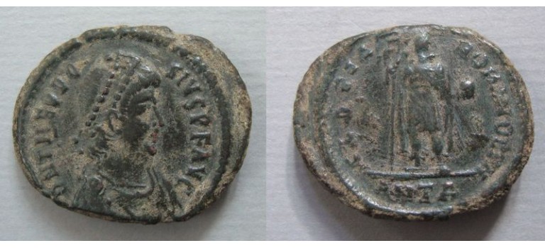 Theodosius I - Gloria Romanorum keizer met globe en labarum (MA2029)