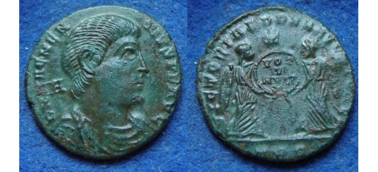 Magnentius -  VICTORIA'S MET SCHILD en christenteken trier (N1953)