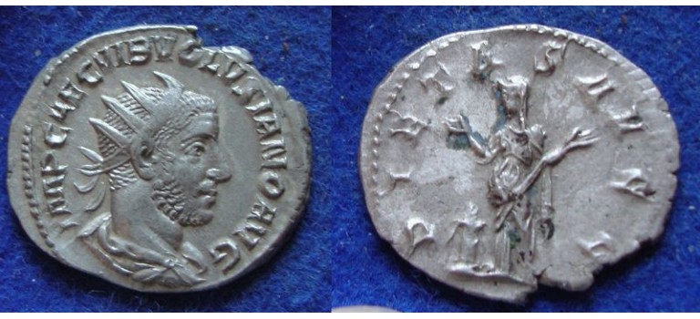 VOLUSIANUS - PIETAS AVGG schaars! (N1816)