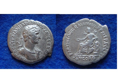 Hadrianus  - CONCORDIA denarius heroische buste eerste regeringsjaar!  (ME1703)