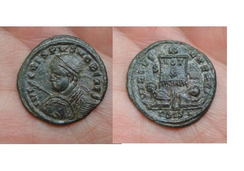 CRISPUS - buste met speer en schild! (JU1622)