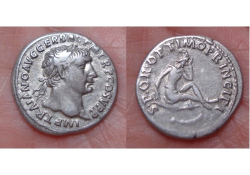 Trajanus - denarius rouwende Dacier (JUL1602)