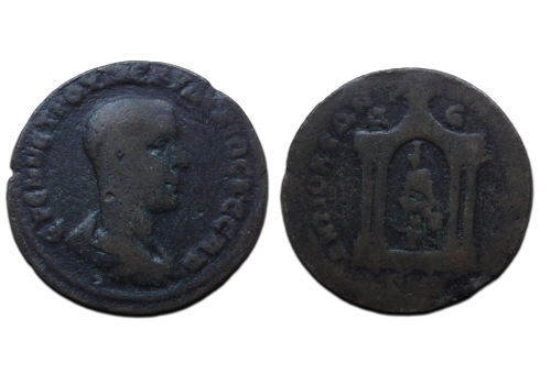 Herennius Etruscus  - Tyche in tempel met Orontes (F2653)