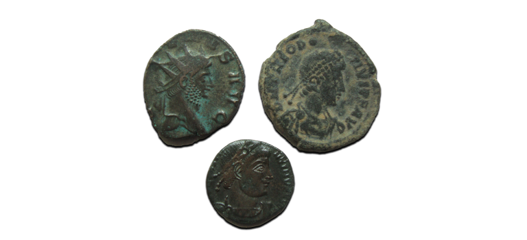 3 romeinse munten: Gallienus, Theodosius, Constantijn de Grote (JUN2502)