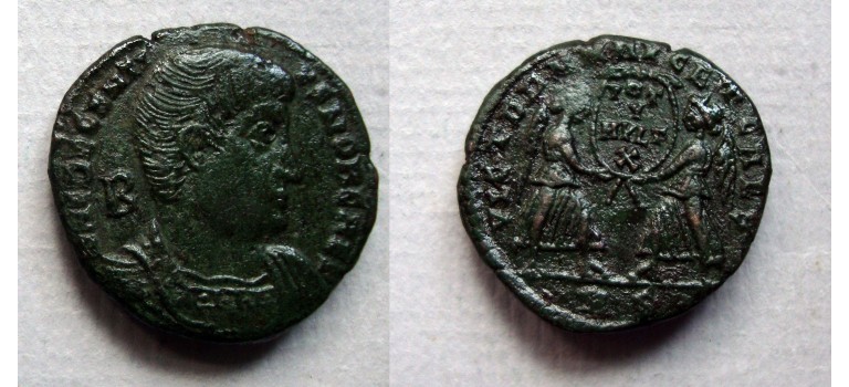Decentius -  AE2 Rome schaars (AU22106)