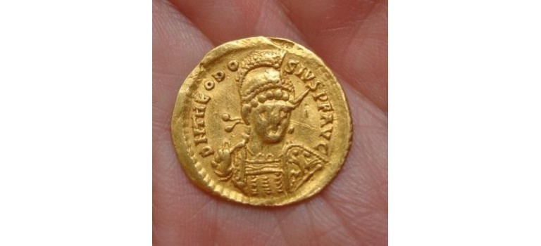 Theodosius II - SOLIDUS GOUD! samen met  Valentinianus III