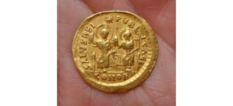 Theodosius II - SOLIDUS GOUD! samen met  Valentinianus III