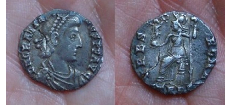 Gratianus- VRBS ROMA SILIQUA ZILVER trier (A42)