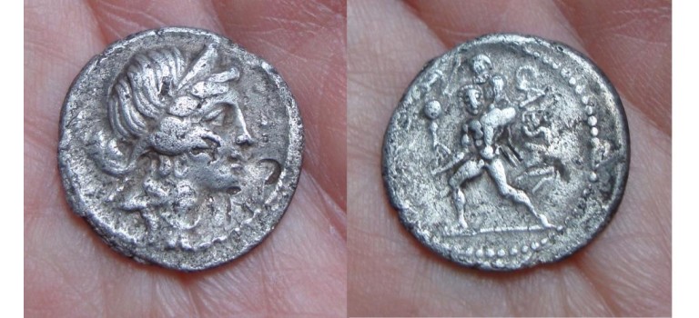 Julius Caesar - denarius AENEAS (972)