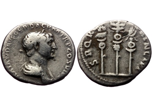Trajanus - Aquila tussen twee standaards! (F2377)