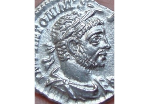 Elagabalus- denarius INVICTVS SACERDOS SCHITTEREND! (1153) 