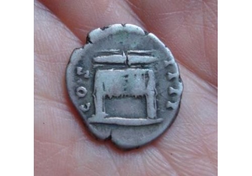 Antoninus Pius - Donder op troon! (505)