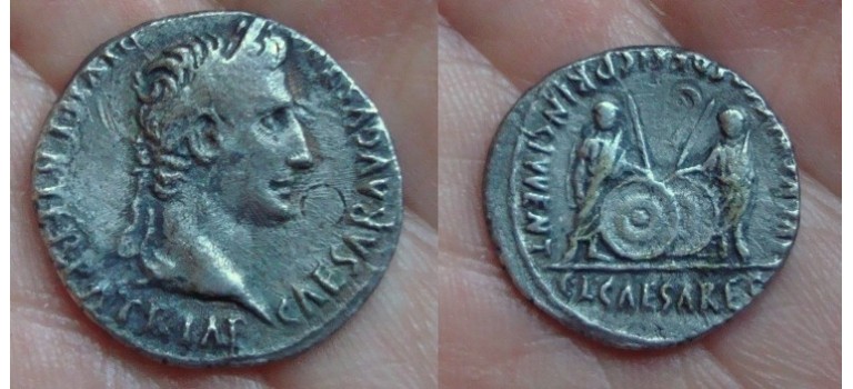 Augustus -denarius Caius en Lucius (A93)