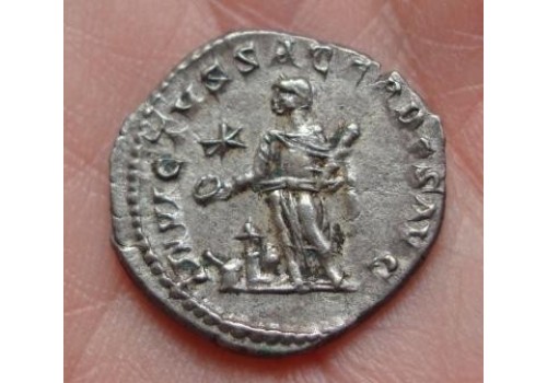 Elagabalus- denarius INVICTVS SACERDOS SCHITTEREND! (420) zeldzame variant zonder hoorn!