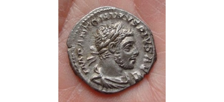 Elagabalus- denarius INVICTVS SACERDOS SCHITTEREND! (420) zeldzame variant zonder hoorn!