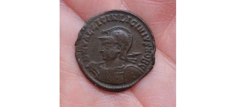 Licinius II - caesar met hem, schild en speer! R2 = zeldzaam (447) Licinius II - caesar met hem, schild en speer! R2 = zeldzaam (447)