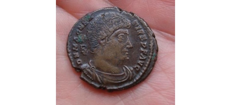 Magnentius -  VICTORIA'S MET SCHILD ROME (575)