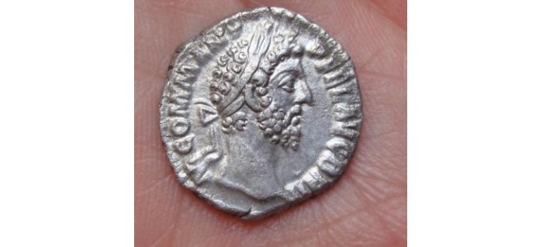 Commodus denarius UNIEK niet in RIC, ongepubliceerd!!!!!!
