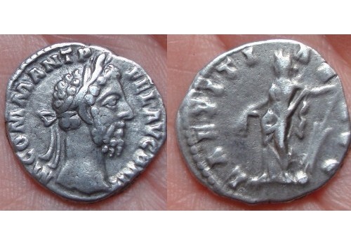 Commodus - denarius LAETITIAE (1064)