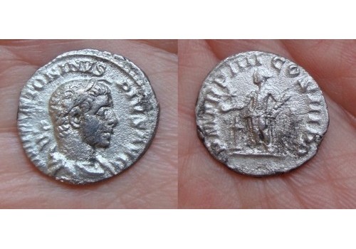 Elagabalus- denarius offerende keizer (1057)