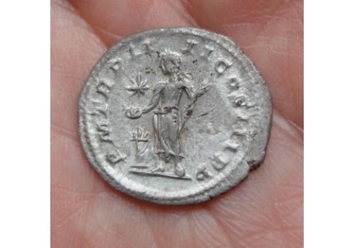 Elagabalus- denarius offerende keizer SCHITTEREND!