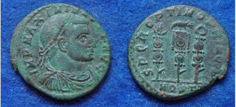 Maximinus II - Legionary eagle OSTIA scarce  (MA1816)
