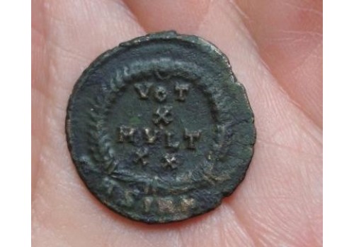 Julianus II - schild en speer! (709)