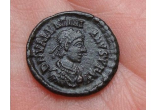 Valentinian II - VICTORIA AVGGG