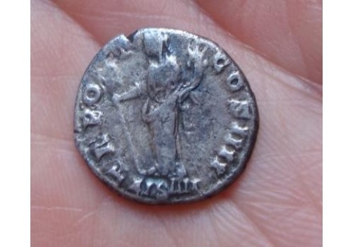 Antoninus Pius - LIBERALITAS (671)