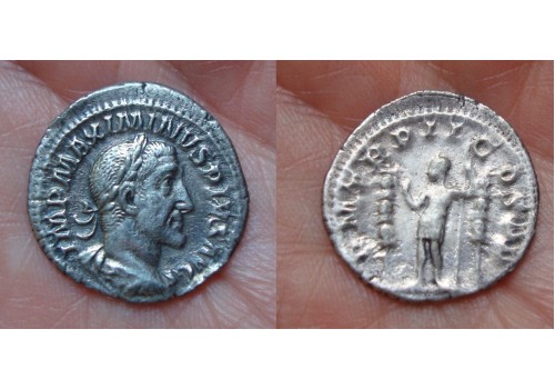Maximinus I - keizer met twee standaards (ME1681)