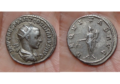 Gordianus III - AEQUITAS prachtig portret (AU1623)